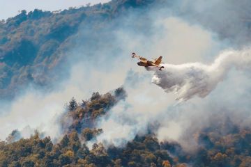 Intevento Canadair a Cravagliana.
Foto Unione Montana dei Comuni della Valsesia
